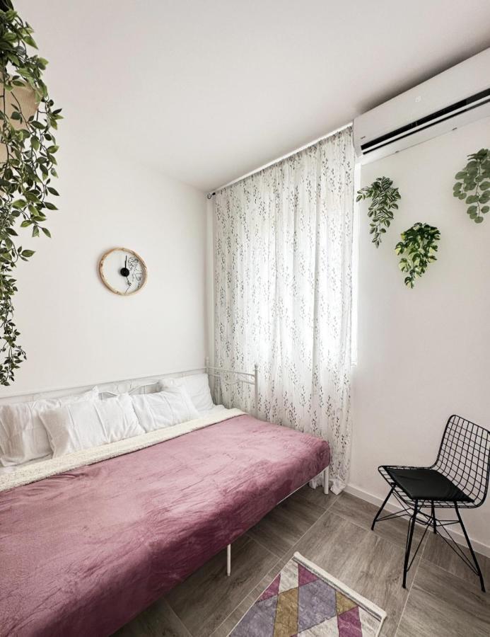 Studio Apartment, 5 Minutes To The Beach 바르 외부 사진