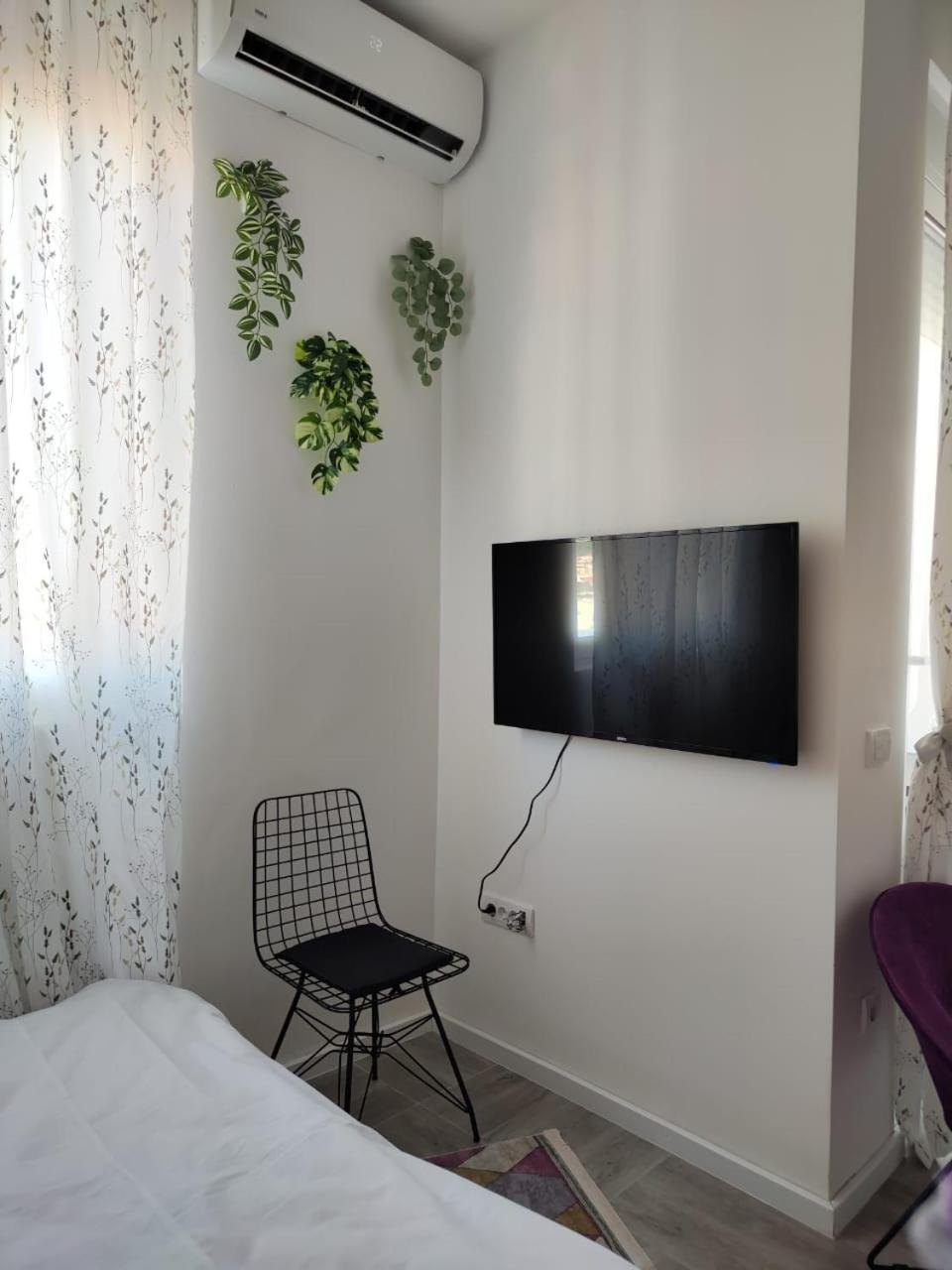 Studio Apartment, 5 Minutes To The Beach 바르 외부 사진